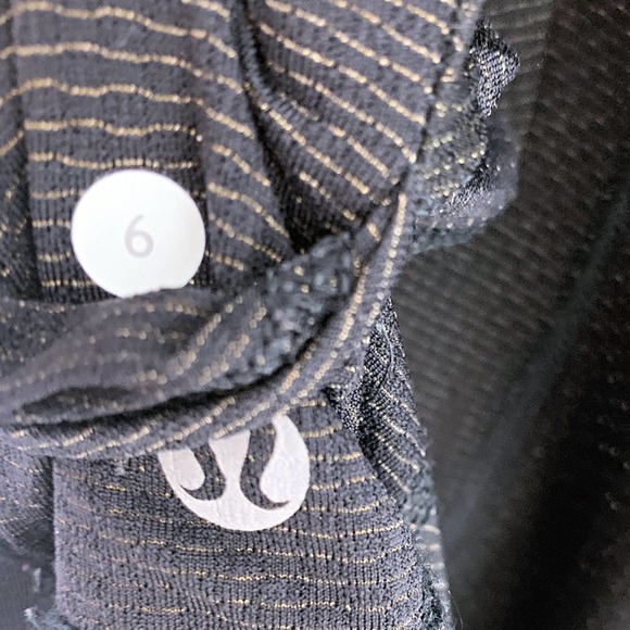 Lululemon Willpower Ruched Drawstring Short Sleeve Tech Tee in Black - Picture 6 of 7